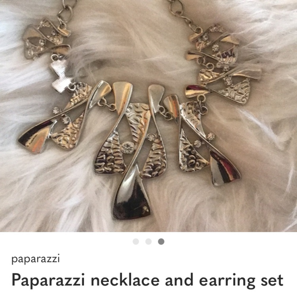 Paparazzi Textured Silver Necklace Set